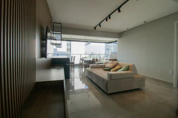 Apartamento mobiliado para locação e à venda com com 72m², Vila Madalena - SP.