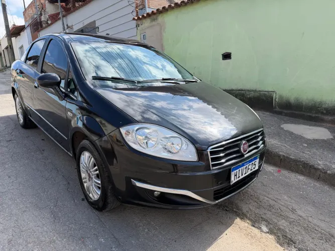 Fiat Linea Essence 1.8 Flex 16V 4P 2015