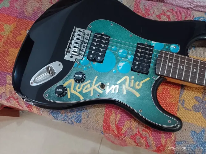 Guitarra Dolphin Rocket rock in Rio 