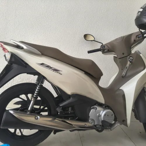 R$ 17000 moto bastante conservada ano 2024