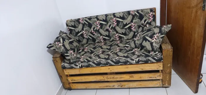 Sofa de madeira