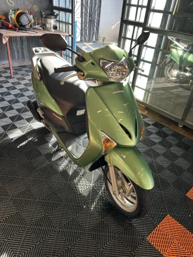 Scooter Lead 110 super conservada