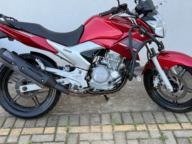 Yamaha Fazer 250 2010/2011 - Vermelha