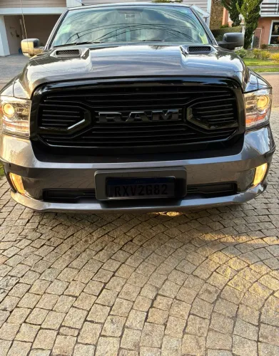 Ram Classic Laramie Night Edition 5.7 V8 16V Gasolina 4X4 Aut. 2022
