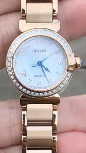 Relógio Citizen L ROUND Collection Eco-Drive (Modelo EM1123-890)