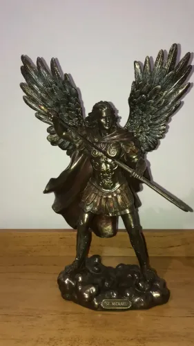 ESTÁTUA ARCANJO MIGUEL