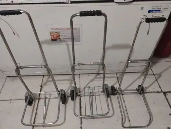 Jogo com 04 Carrinhos de mão dobráveis