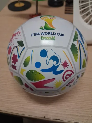 BOLA COPA 2014... JOGO QUIZ ..COM 100 CARTAS... PARA DIVERTIR OU COLECIONAR..NUNCA USADA