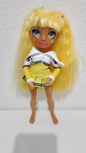 Boneca Rainbow High Sunni