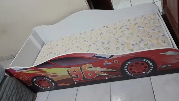 Cama infantil com colchão