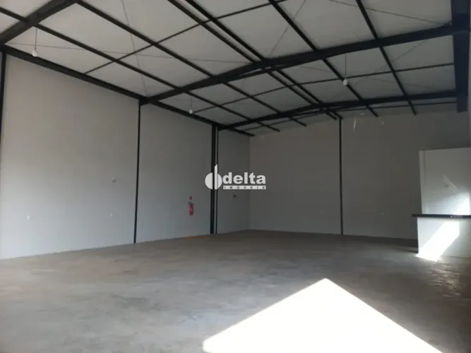 Galpão disponível para venda no bairro Novo Mundo em Uberlândia-MG