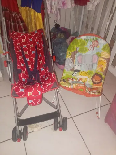 Vendo carrinho de paseio e cadeirinha de descanso retirada no democrito Rocha não faço