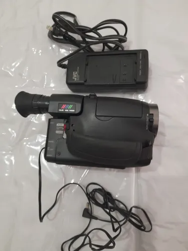 Filmadora antiga JVC - model GR - AX710U