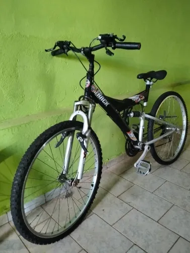 Vende se uma bicicleta