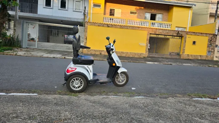 Triciclo elétrico