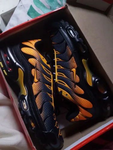 NIKE AIR MAX TN PLUS BLACK SUNDIAL