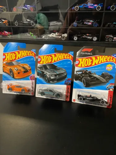 PACK 2 MAINLINE + F1 MERCEDES HOT WHEELS