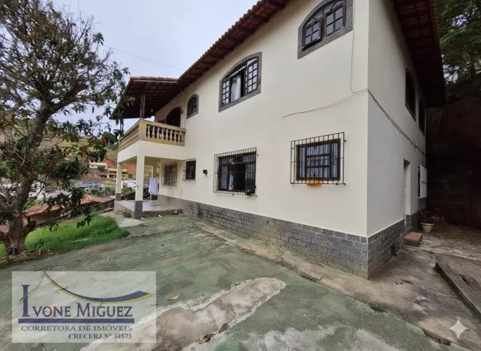 Duas Casas no Centro - Paty do Alferes, RJ