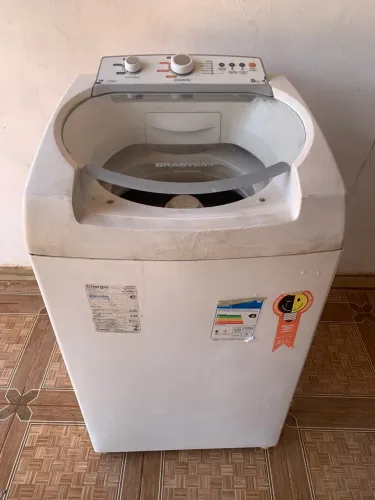 Vendo máquina de lavar roupa funcionando tudo