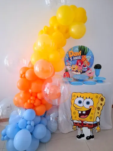 Kit Mini festa premium bob esponja com arco de balões 