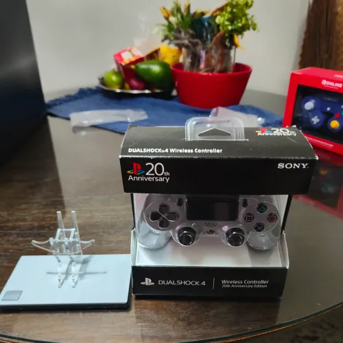 Controle Ps4 20th anniversary + suporte da edição