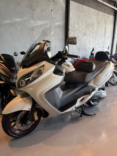 Vendo Scooter Maxym 400i.