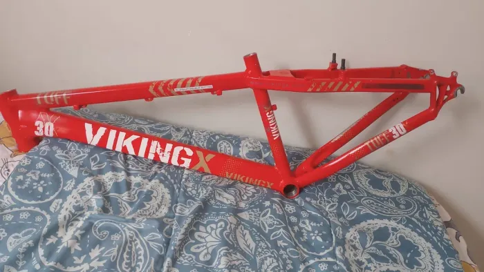 Vendo somente o quadro VIKING TUFF 30 em bom estado.. Quadro 15 - aro 26 aceito cartão.