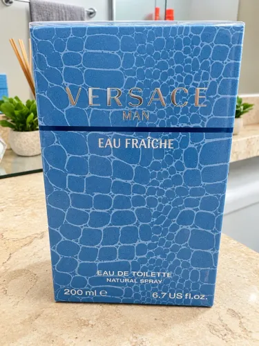 Vendendo Perfume Novo / Versace Man 