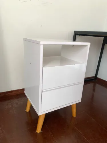 Móvel de cabeceira branco