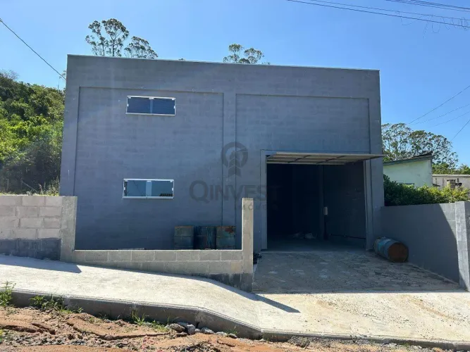 Ótimo pavilhão para locação na Coloninha