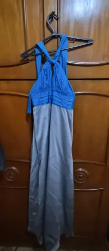 Vestido longo de festa azul com prata