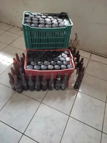 Vendo essas garrafas de cerveja.
