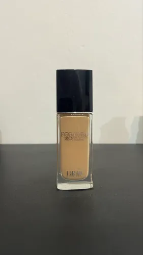 Base Dior Skin Glow - 2,5N
