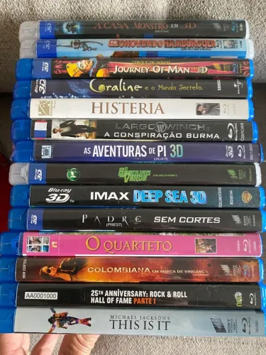 Dvds e Blurays de filmes, músicas e séries.