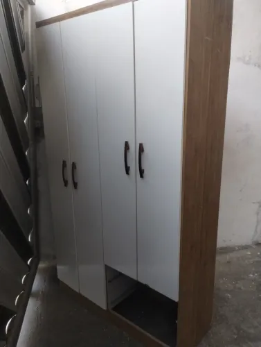Guarda roupa 4 portas 2 gavetas