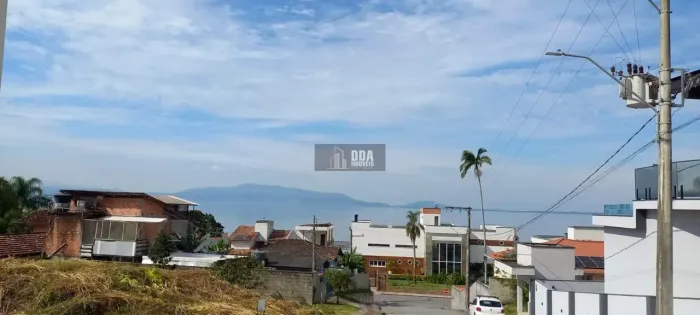 Lindo terreno de esquina c/ vista mar, na Ponta de Baixo, S.J.