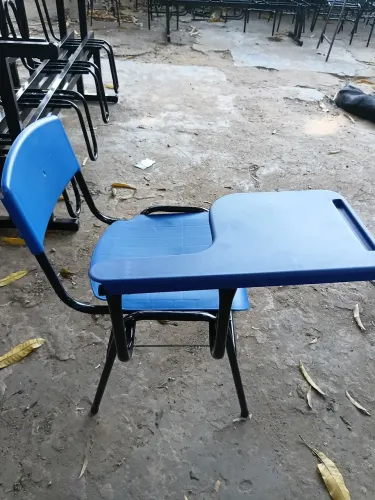 Cadeiras escolar de plástico azul