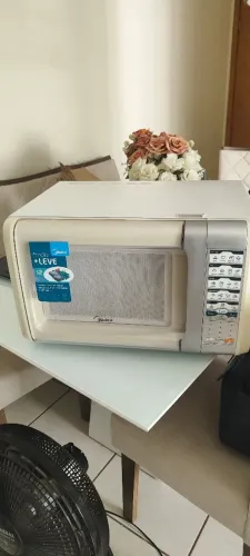 Vendo microondas Midea semi-novo branco 30 litros 220V