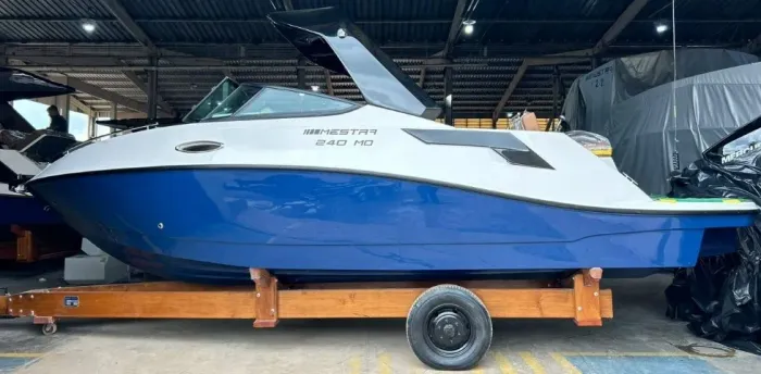 Lancha MESTRA 240 MO modelo 2027 com Mercury 200HP ZERO!!