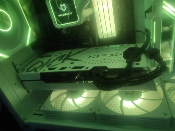 Vendo placa de vídeo RX 7600 triplo fan