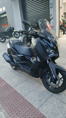 Xmax 300 Connected 