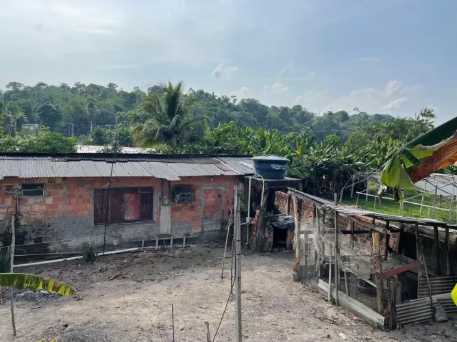 Casa Estilo Sítio com 4 Quartos, Pomar e Poço Artesiano no Jorge Teixeira - Manaus