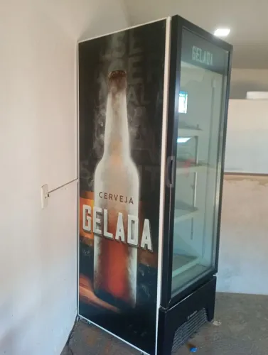 Vende-se freezer cervejeira com um 1 ano de uso 513 litro metalnorte 