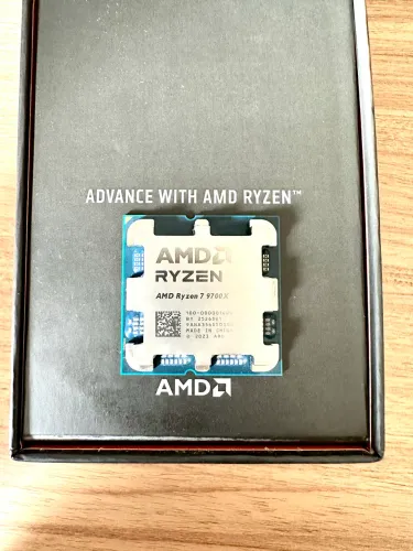 RYZEN 7 9700x SEMI NOVO