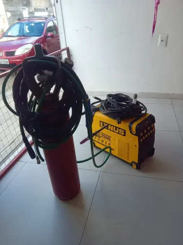 Máquina de solda Lynus lis 250 power , corrente ac , dc + cilindro cheio de argonio