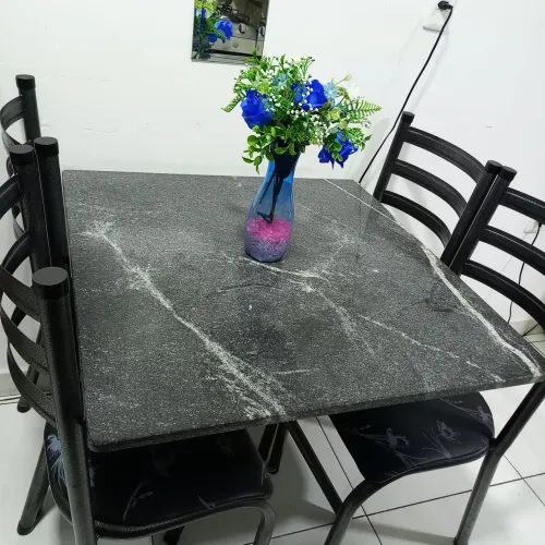 Mesa de mármore 4 cadeiras