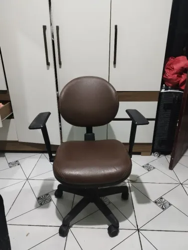 Vendo cadeira de escritório em ótimo estado