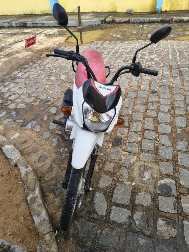 Vendo Moto pop 2025