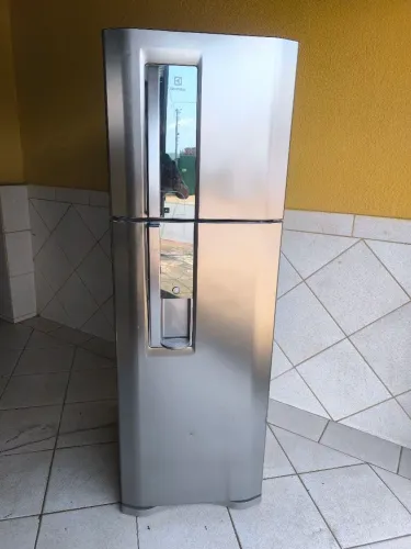 Geladeira inox Eletrolux