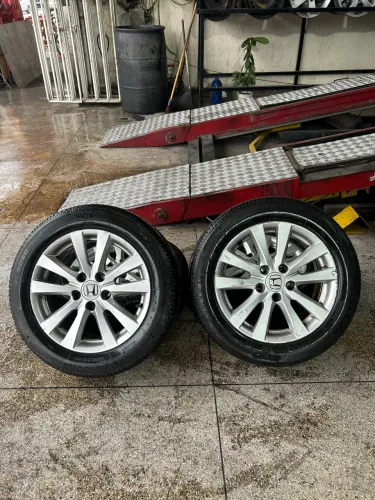 Vendo aro do civic 205/55/16.  4 pneus zeros 